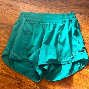 Lululemon Hotty Hot Low Rise Short 4"
Teal Lagoon Size 6 Tall